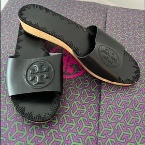 Tory Burch sandal. Color Black size 8.5